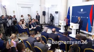 Урсула фон дер Ляйен выступает на пресс-конференции