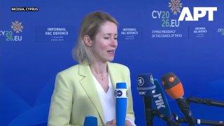 Кая Каллас, верховный представитель ЕС, на фоне флагов