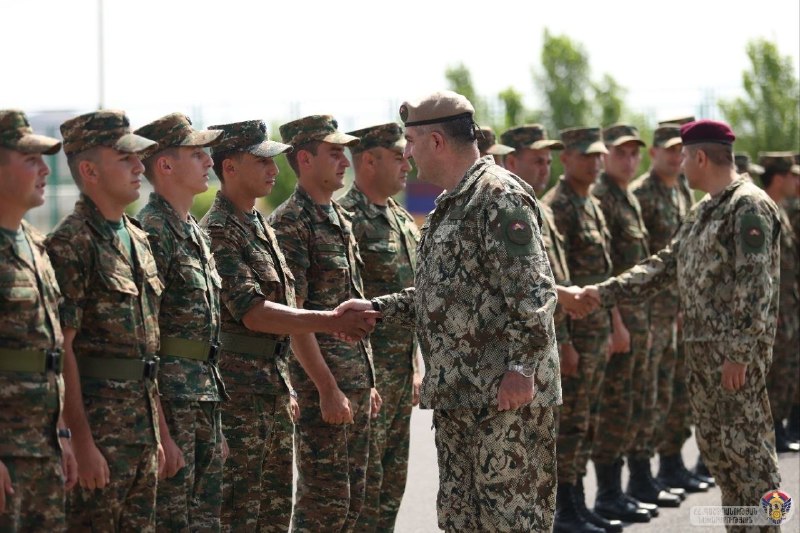 Церемония присяги сержантов ВС Армении в Спитаке с участием Эдварда Асряна