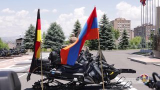 Передача 16 снегоходов Германией Армении в Ереване для армии