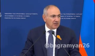 Премьер-министр Армении Никол Пашинян отвечает на вопрос журналиста