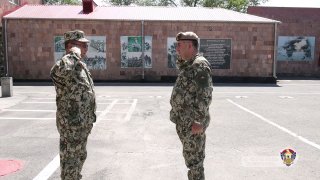Эдвард Асрян на строевом смотре на республиканском сборном пункте
