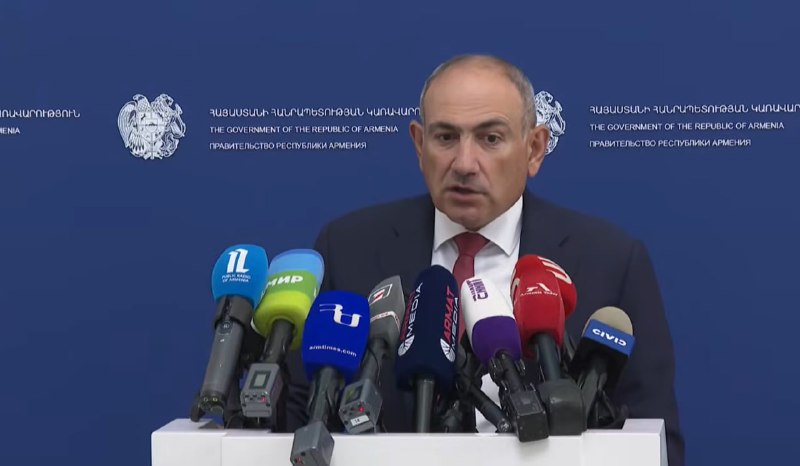 Никол Пашинян на брифинге в правительстве Армении
