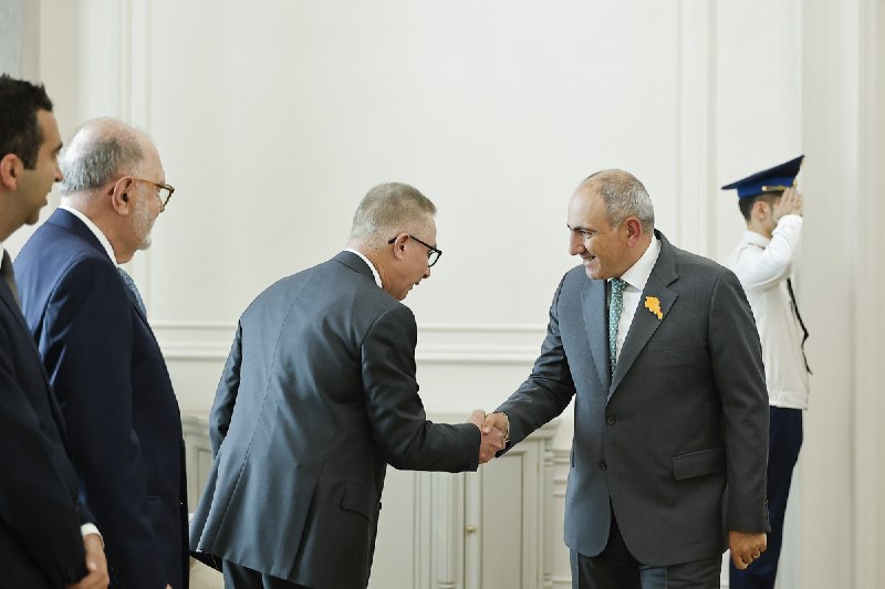 Строительство образовательного комплекса на 700 мест в Варденисе обсудили Пашинян и представители AMAA