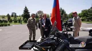 Посол Германии Клаудия Буш передает снегоходы Минобороны Армении в Лори