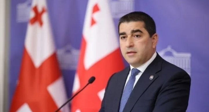 Спикер парламента Грузии Шалва Папуашвили поздравляет председателя НС Армении Алена Симоняна, Спитак