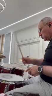 Никол Пашинян играет на барабанах во время отпуска, Лори