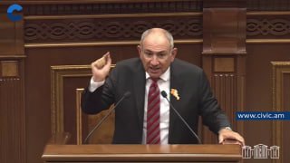 Никол Пашинян выступает на мероприятии в Спитаке