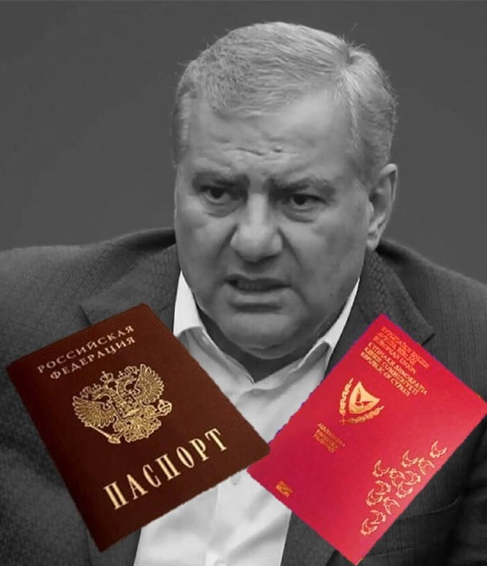 Кандидат в премьер-министры Армении на фоне флагов в Спитаке