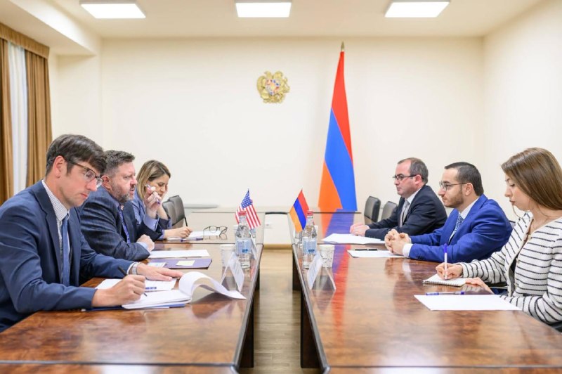 Встреча министра Мхитара Айрапетяна и временного поверенного США Дэвида Аллена в Ереване