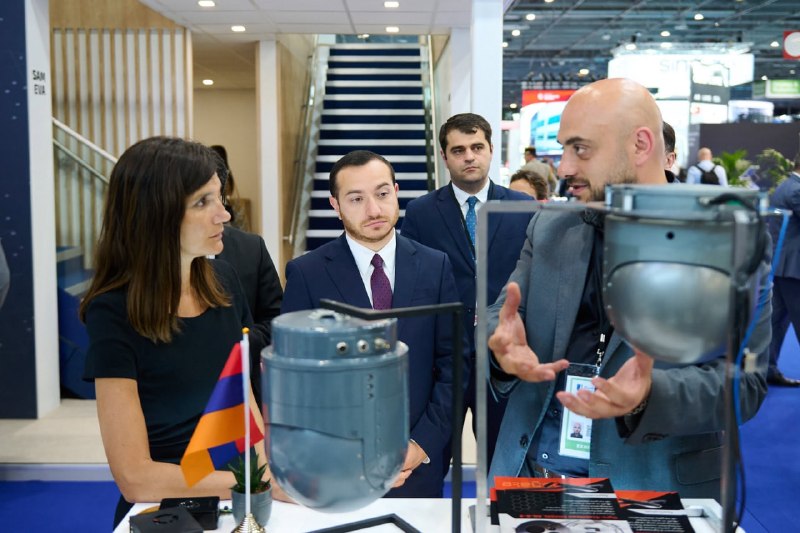 Министр-делегат Франции Алис Руффо у стенда Армении на Eurosatory 2026