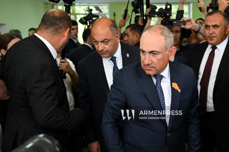 Премьер-министр Никол Пашинян голосует на выборах в Национальное Собрание 7 июня в Спитаке