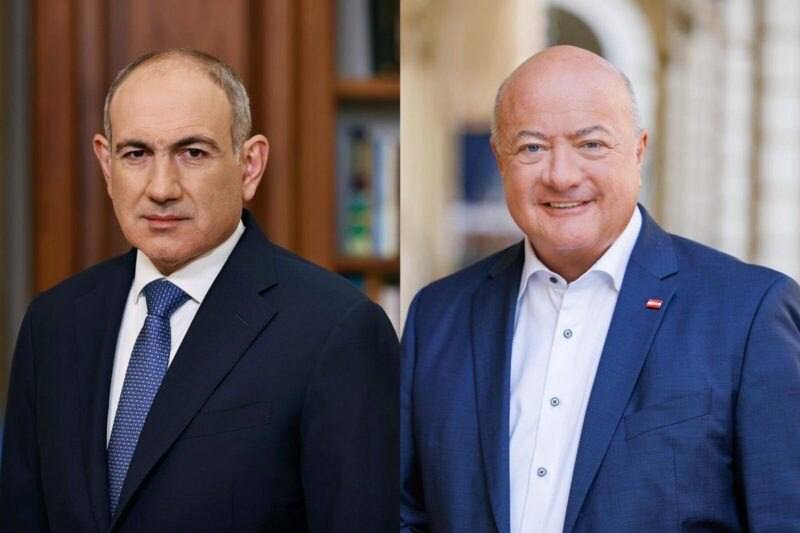 Федеральный канцлер Австрии Кристиан Штокер поздравляет Никола Пашиняна с победой на выборах в Спитаке