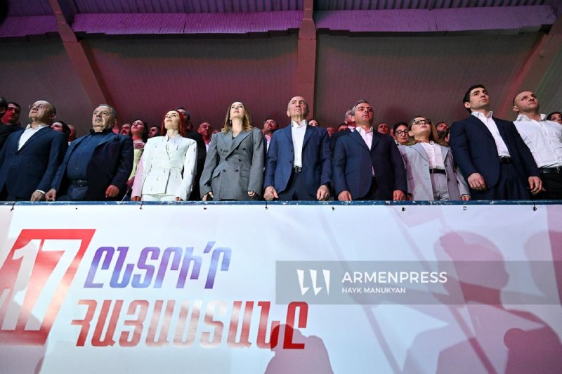 Заседание парламента Армении, депутаты блока «Армения» в Спитаке