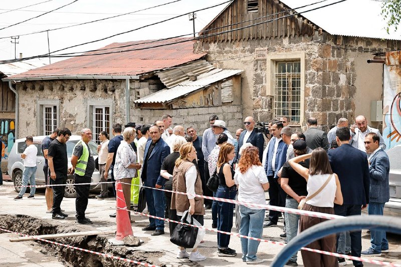 Никол Пашинян с жителями района Конд в Ереване