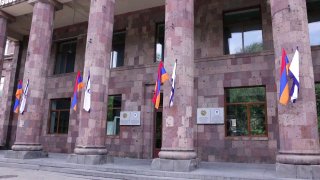 Министр Жанна Андреасян осматривает отремонтированные помещения в Институте физкультуры и спорта Армении
