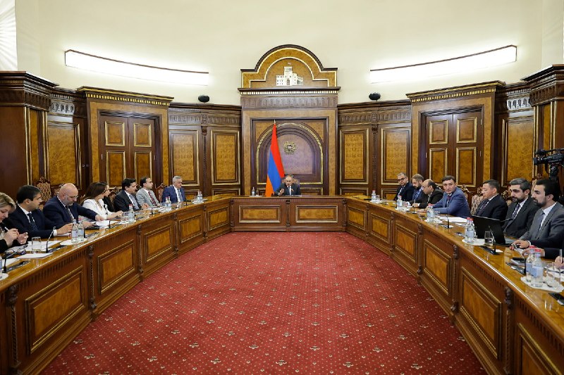 Совещание под председательством премьер-министра Никола Пашиняна в правительстве Армении