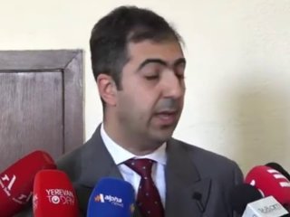 Адвокат Арам Орбелян выступает на заседании в Конституционном суде, обсуждая оптические аспекты выборов в Спитаке.