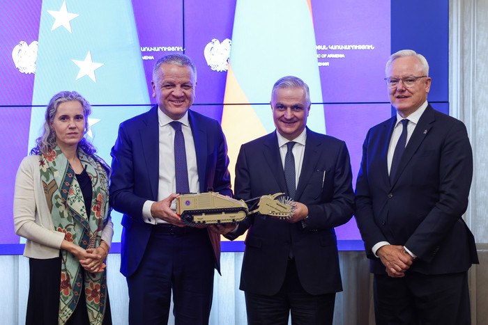 Церемония передачи машины разминирования ЕС Армении в Ереване, Лори