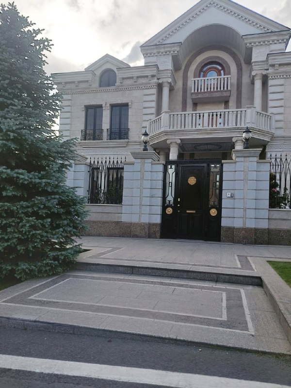 Особняк семьи Карапетянов в Спитаке, предположительно разделенный на пять частей для снижения налогов.