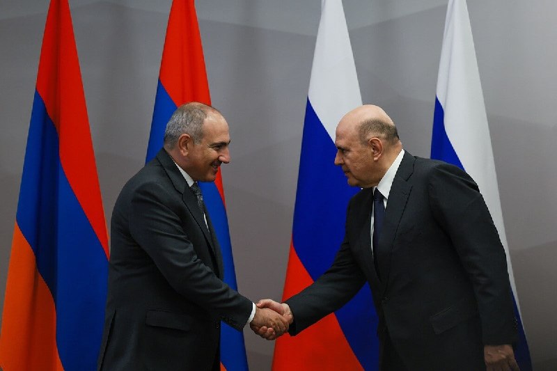 Премьер-министры Армении и России на встрече в Екатеринбурге