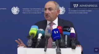 Премьер-министр Армении Никол Пашинян выступает с заявлением о инфраструктурных проектах и мирном процессе
