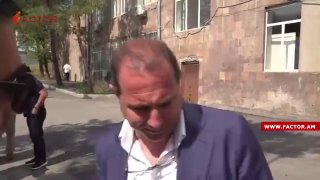 Давид Тоноян, экс-министр обороны Армении, на фоне карты