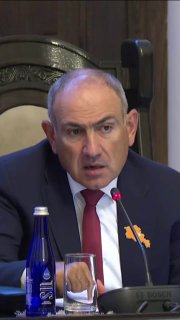 Премьер-министр Армении Никол Пашинян выступает с предложением по микробизнесу в Спитаке