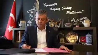 Озгюр Озель на пресс-конференции в Анкаре