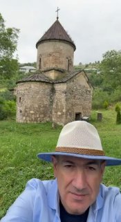 Никол Пашинян в церкви Моро Дзоро, Иджеван