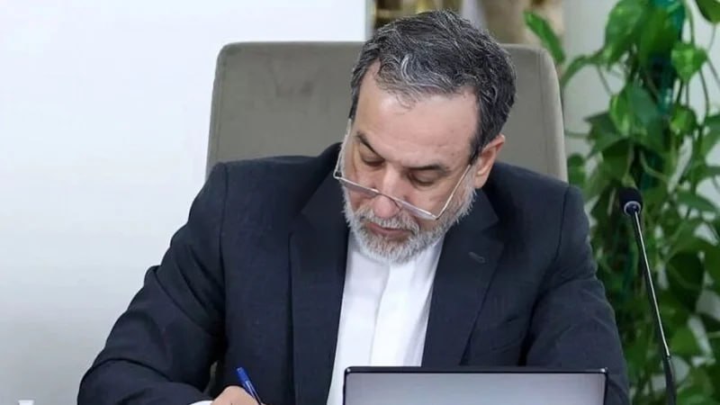 Министр иностранных дел Ирана Аббас Аракчи и министр внутренней безопасности США Марк Уэйн Маллин