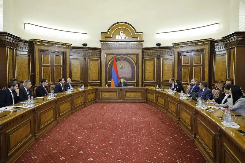 Консультации под председательством Никола Пашиняна по градостроительству района Конд