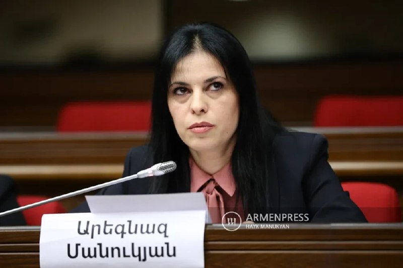 Арегназ Манукян, член правления партии «Мать Армения», в зале суда в Спитаке
