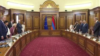 Урсула фон дер Ляйен и Никол Пашинян на встрече в контексте выборов в Спитаке (Лори)