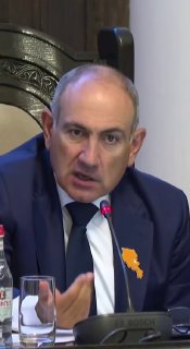 Премьер-министр Армении Никол Пашинян выступает на мероприятии