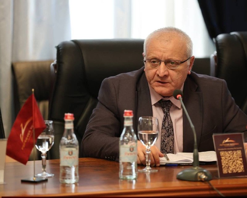 Сурен Суренянц, кандидат от ППА, на выборах в Спитаке